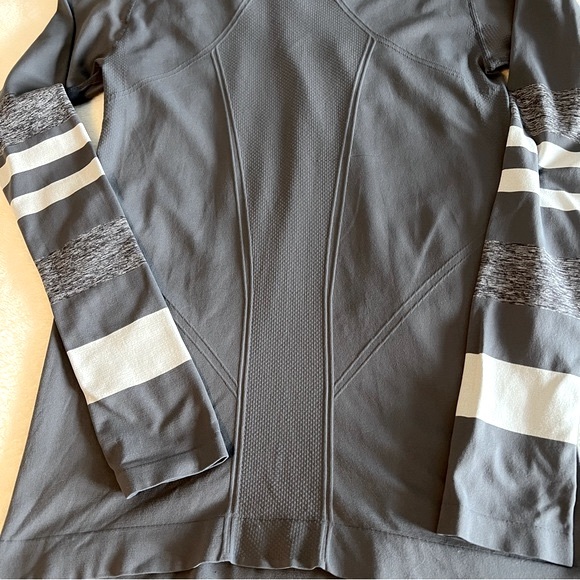 Zella Workout Top🤍 - Picture 5 of 12